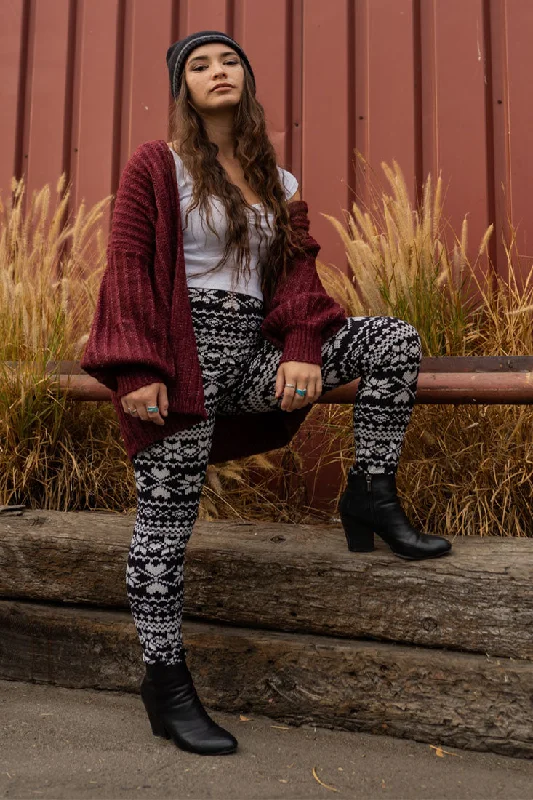 Black White Winter Isle Design Leggings Elegant Casual Fit Leggings
