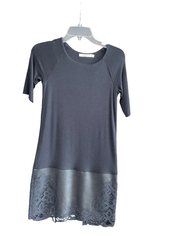Dress Casual Midi By Bailey 44 In Navy, Size: S Trendy Off-Shoulder Button Midi Dress Dress Casual Midi By Bailey 44 In Navy, Size: S Trendy Off-Shoulder Button Midi Dress
