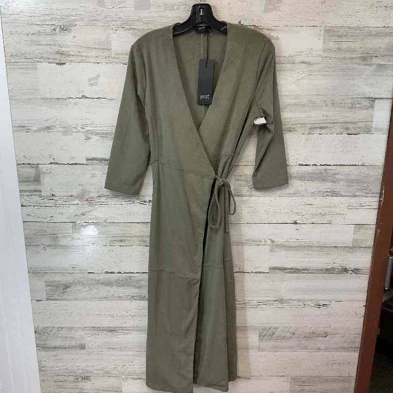 Dress Casual Midi By Yest In Green, Size: Xs Trendy Off-Shoulder Button Midi Dress
